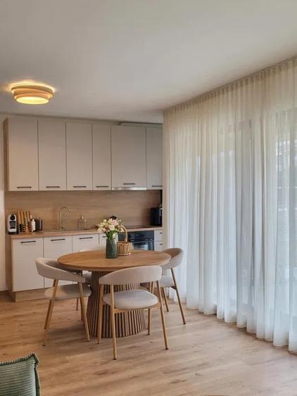 Apartament cu 3 camere semidecomandat, mobilat în Borhanci