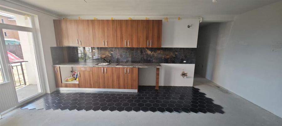 Apartament cu 3 camere decomandat, mobilat în Exterior Sud