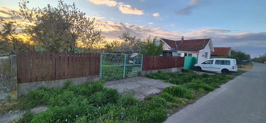 Casă cu 3 camere cu Teren 1900 Mp în Central