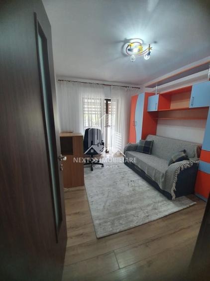 Apartament cu 3 camere decomandat, mobilat în Faleza Nord