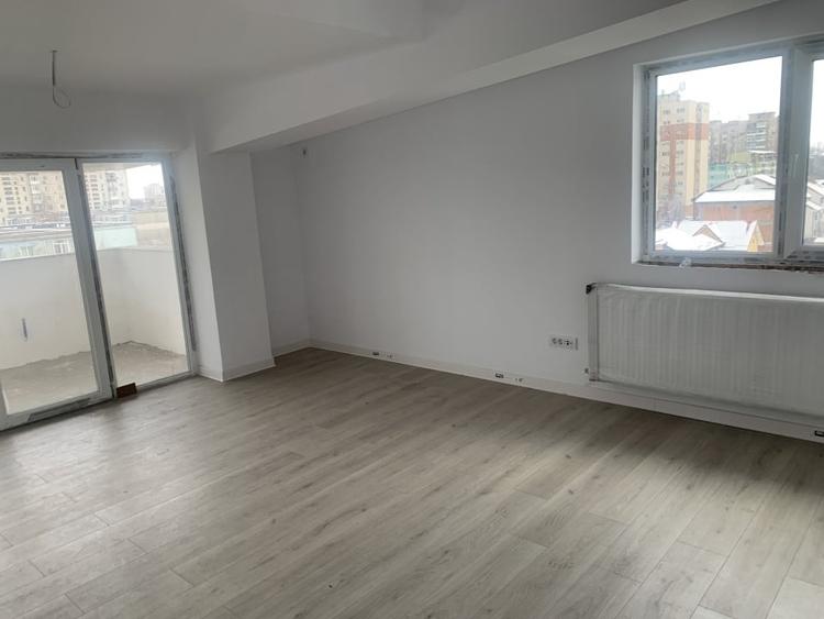 Apartament cu 4 camere decomandat în George Enescu