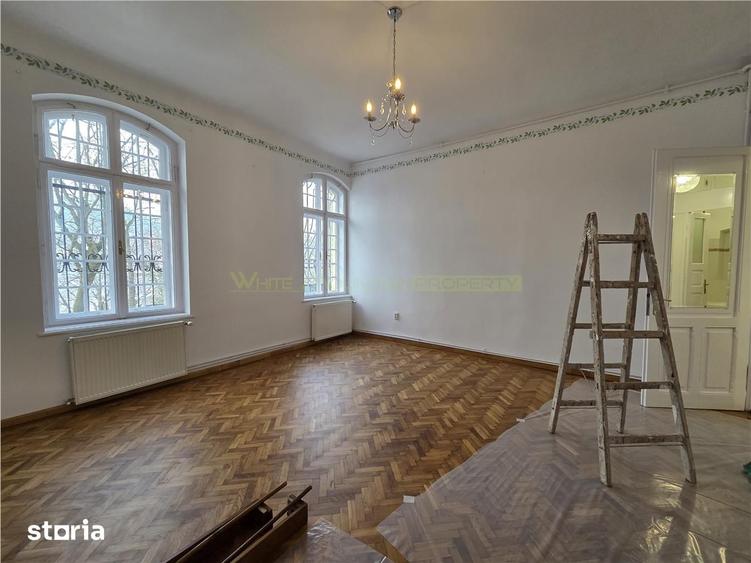 Apartament cu 4 camere decomandat în Centrul Istoric