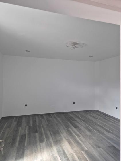 Casă cu 4 camere în Exterior Vest
