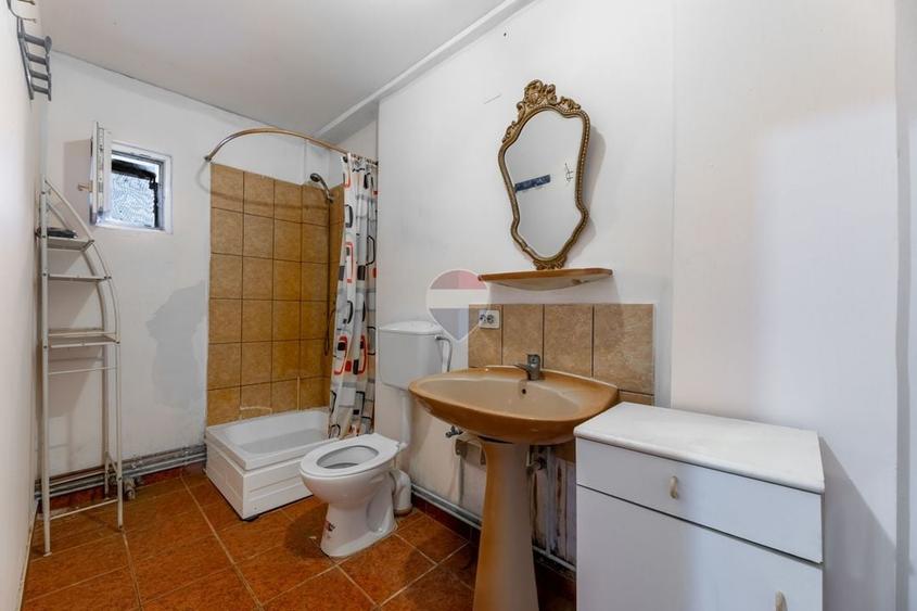 Casă individuală cu 8 camere cu Teren 580 Mp în UTA