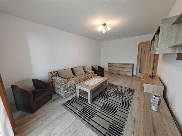 Apartament cu 2 camere decomandat, mobilat în Tractorul