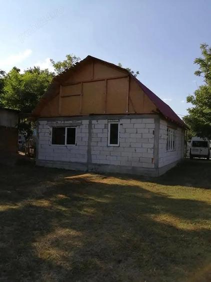 Casă cu 3 camere în 1 Decembrie