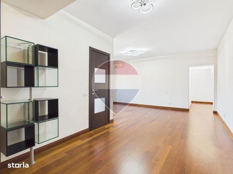 Apartament cu 4 camere în Sisești