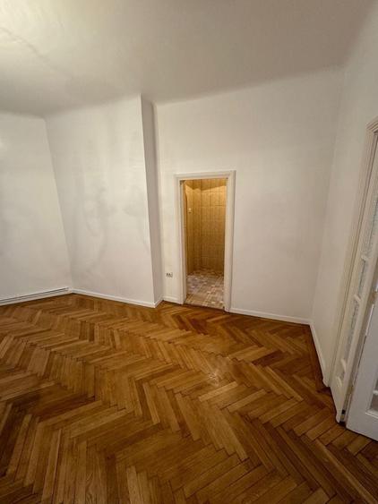 Apartament cu 3 camere circular în P-ța Unirii