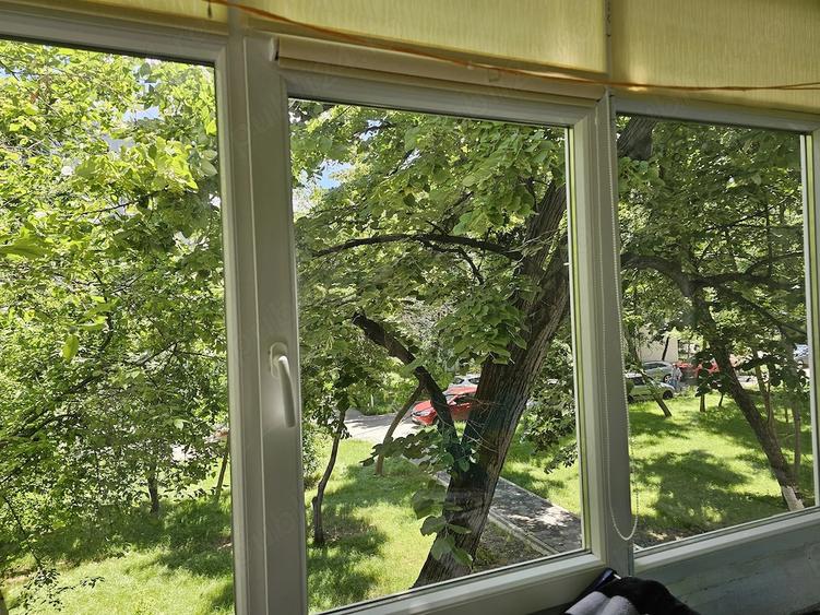 Apartament cu 4 camere semidecomandat, mobilat în Central
