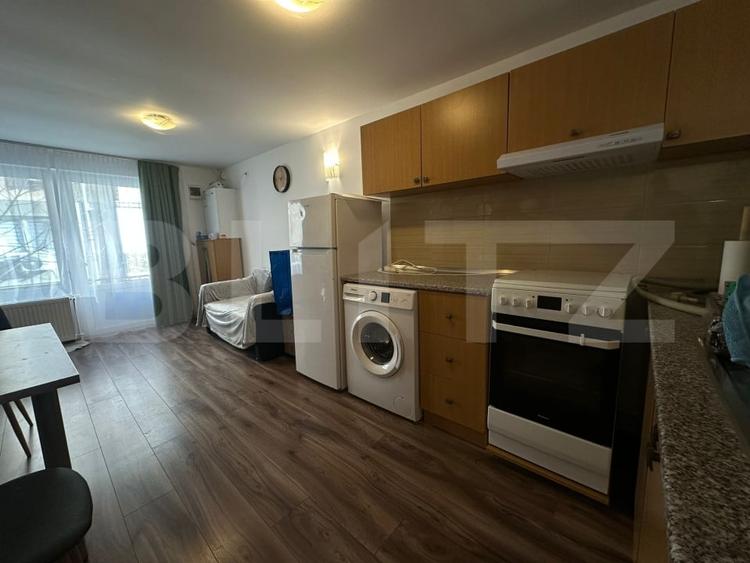 Apartament cu 2 camere semidecomandat, mobilat în Gojdu