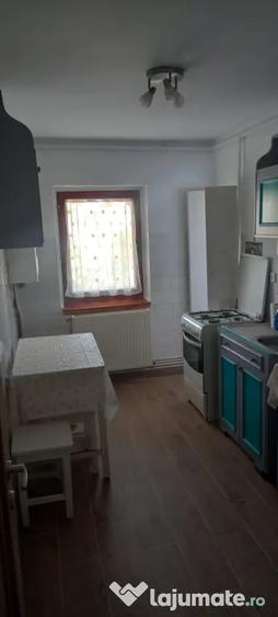 Apartament cu 3 camere decomandat în Răcădău