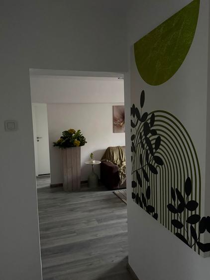 Apartament cu 3 camere semidecomandat în 13 Septembrie