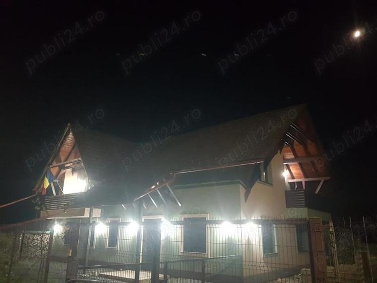 Casă cu 5 camere cu Teren 947 Mp în Giarmata