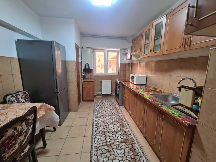 Apartament cu 3 camere decomandat în Central