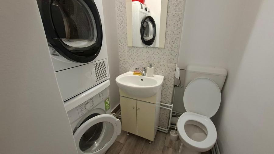 Apartament cu 3 camere decomandat în Corina
