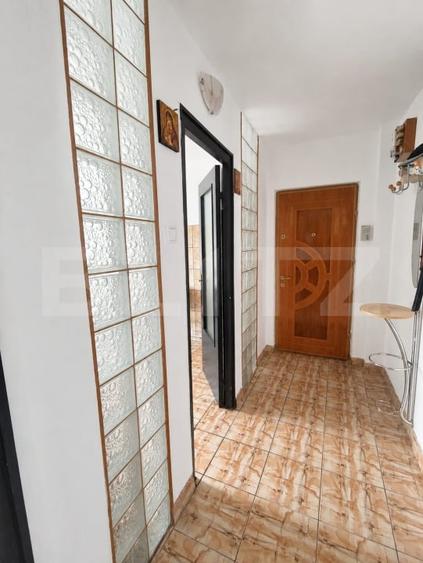 Apartament cu 3 camere decomandat, mobilat în Zarand