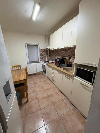 Apartament cu 3 camere semidecomandat în Micălaca