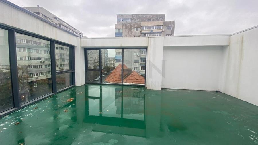 Casă individuală cu 10 camere cu Canalizare în Dorobanți
