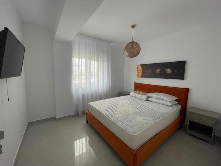 Apartament cu 3 camere semidecomandat, mobilat în Est