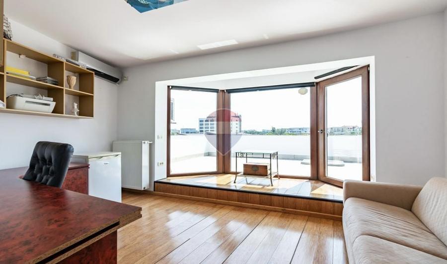 Apartament cu 4 camere decomandat în Unirii