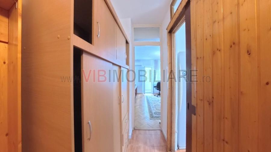 Apartament cu 2 camere semidecomandat, mobilat în Decebal