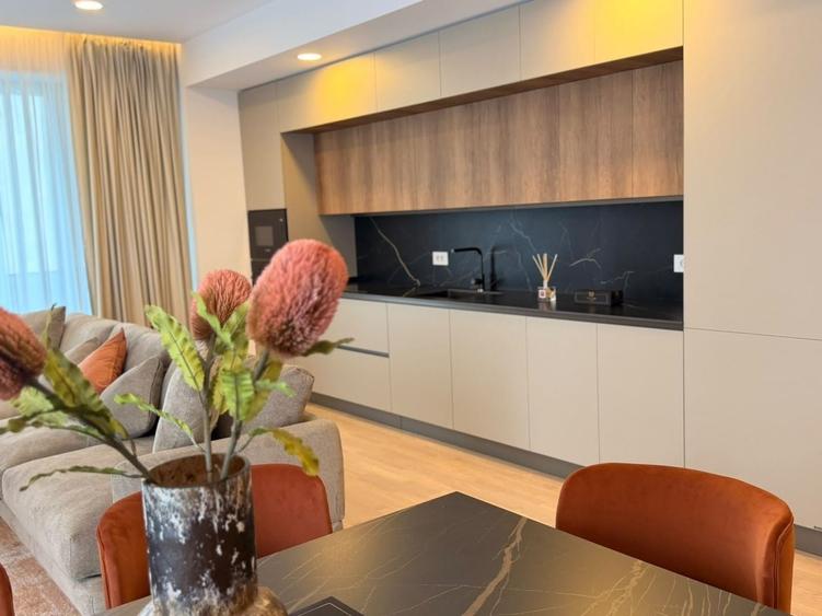 Apartament cu 3 camere decomandat, mobilat în Iancu Nicolae