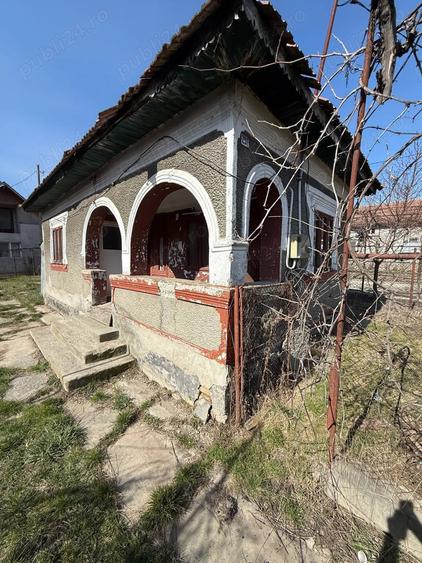 Casă cu 2 camere cu Teren 2400 Mp în Exterior Vest