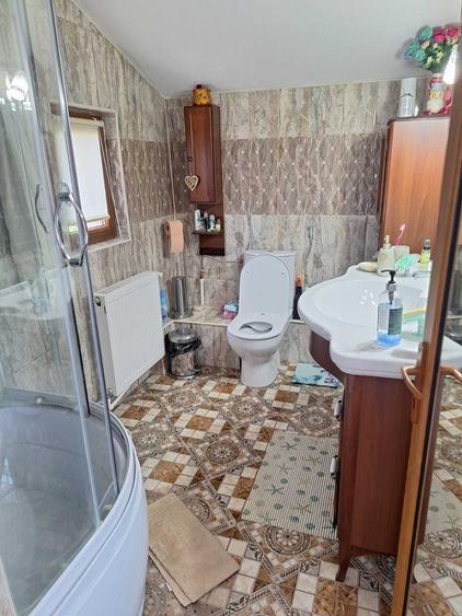 Casă cu 4 camere în Costi