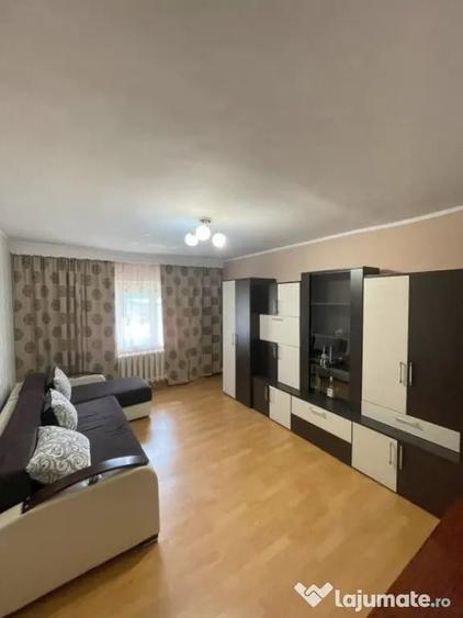 Apartament cu 3 camere decomandat, mobilat în Hotvon