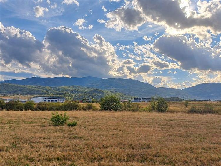 Teren agricol extravilan de 7700 mp, în Periferie