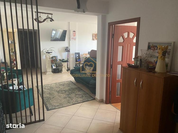 Apartament cu 3 camere decomandat în Recea