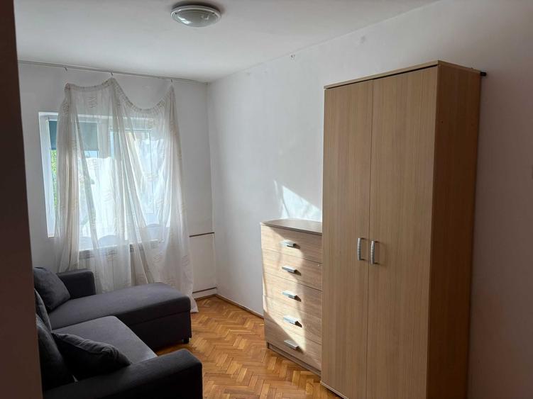 Apartament cu 3 camere decomandat în Rogerius