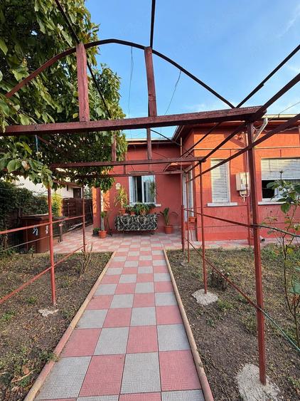 Casă cu 3 camere cu Teren 400 Mp în 1 Mai
