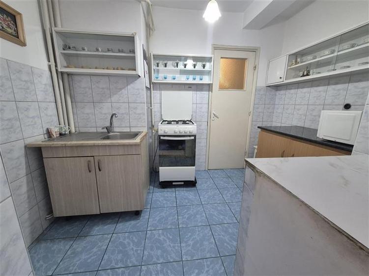 Apartament cu 3 camere decomandat în Aeroport