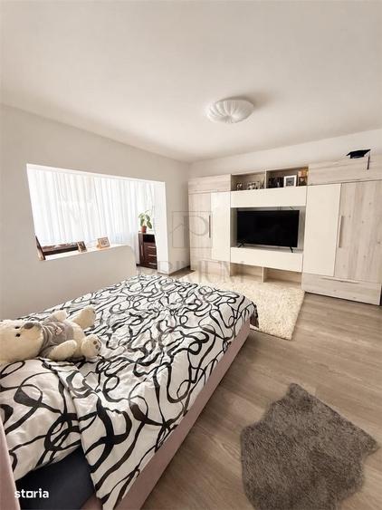 Apartament cu 4 camere decomandat în Aradului