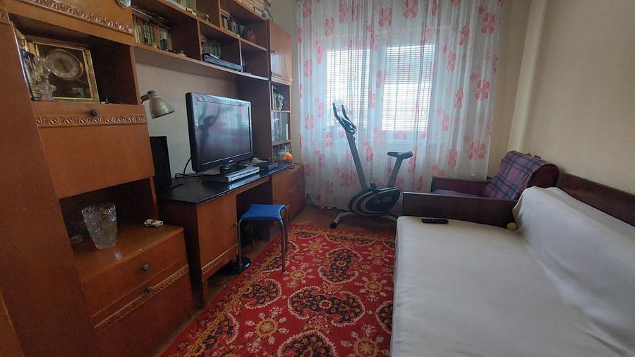 Apartament cu 4 camere decomandat în Micălaca