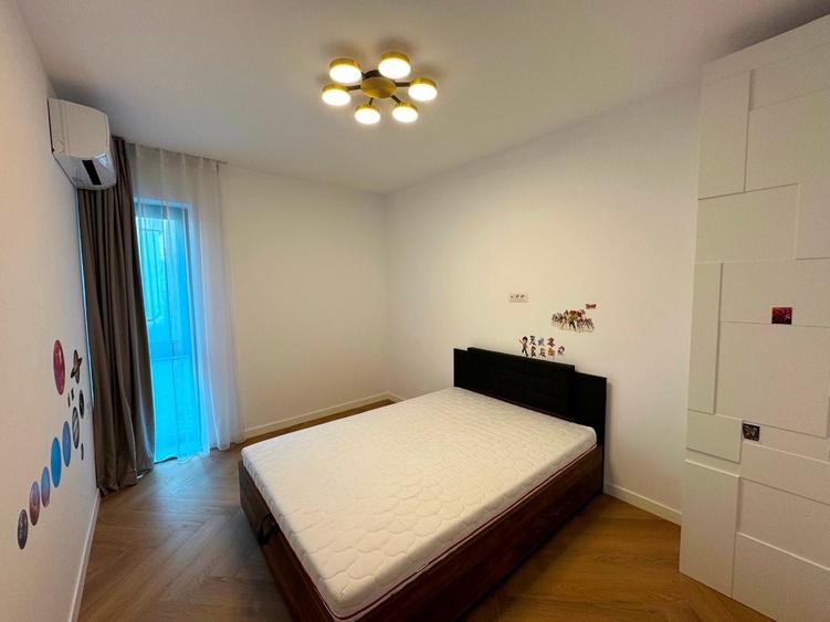 Apartament cu 3 camere decomandat în Barbu Văcărescu