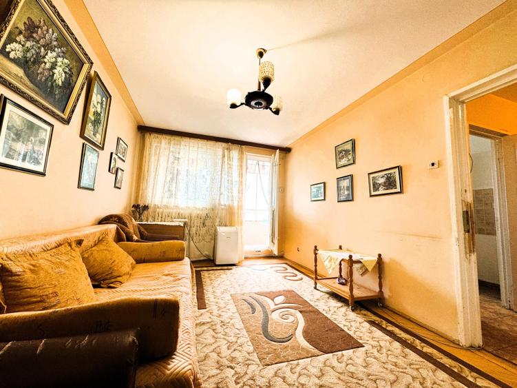 Apartament cu 3 camere decomandat în Tătărași