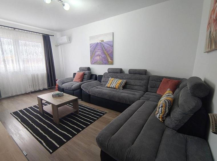 Apartament cu 4 camere decomandat, mobilat în Vasile Aaron