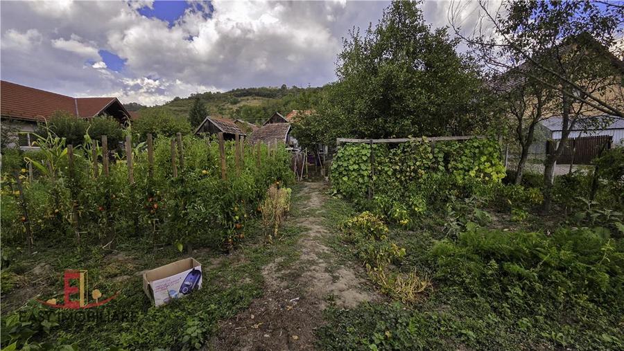 Casă cu 2 camere cu Teren 800 Mp în Acățari