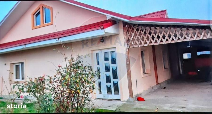 Casă cu 4 camere cu Teren 1088 Mp în Răcăciuni