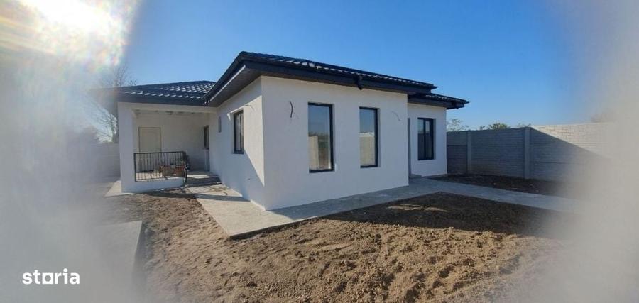 Casă cu 3 camere cu Teren 400 Mp în Cernele