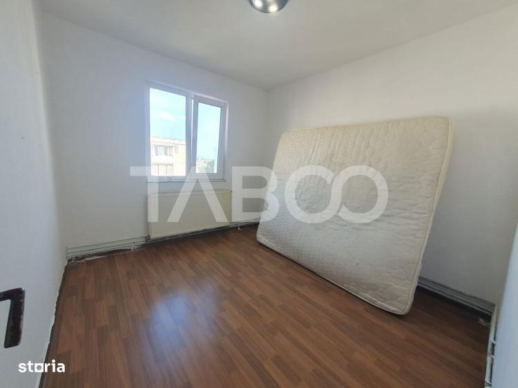 Apartament cu 2 camere semidecomandat, mobilat în Central