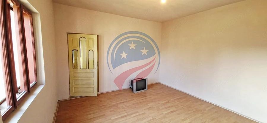 Casă cu 3 camere cu Teren 7952 Mp în Brădești