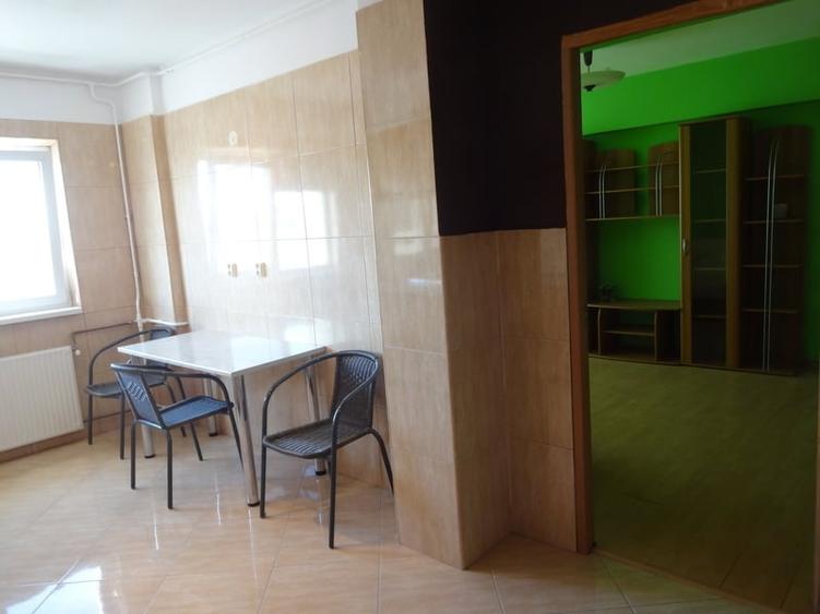 Apartament cu 2 camere semidecomandat în Vitan