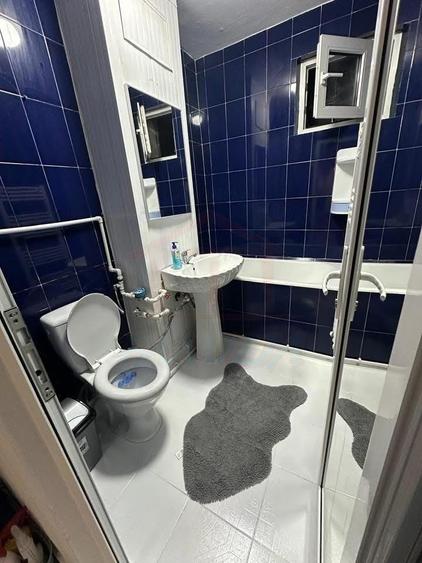 Apartament cu 3 camere decomandat în Micro 20