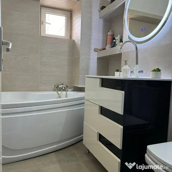 Apartament cu 3 camere decomandat în Vitan