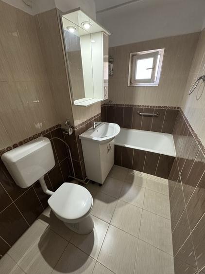 Apartament 3 camere decomandat; etaj 1; 83 mp; zona Strand - 1