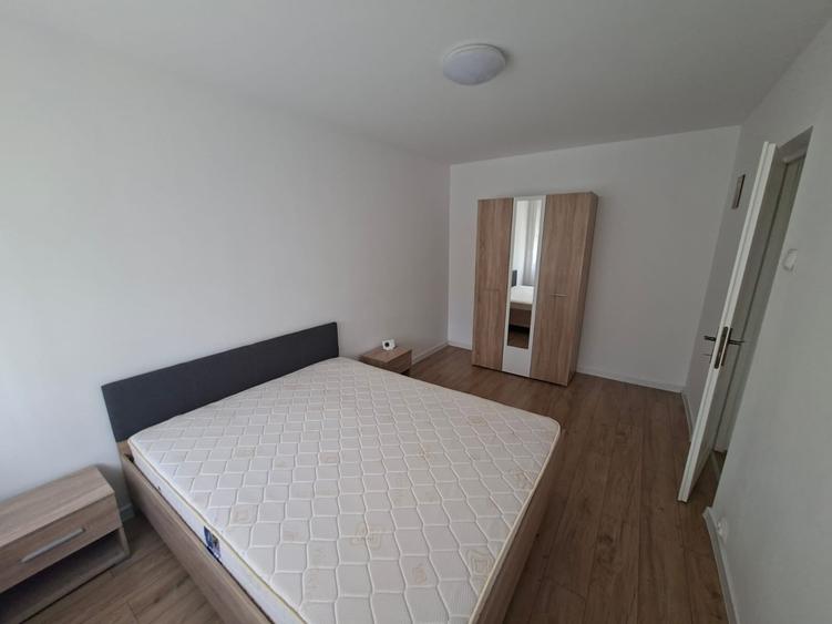 Apartament cu 2 camere semidecomandat în Podul de Piatră
