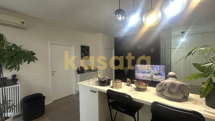 Apartament cu 3 camere semidecomandat, mobilat în Ostratu